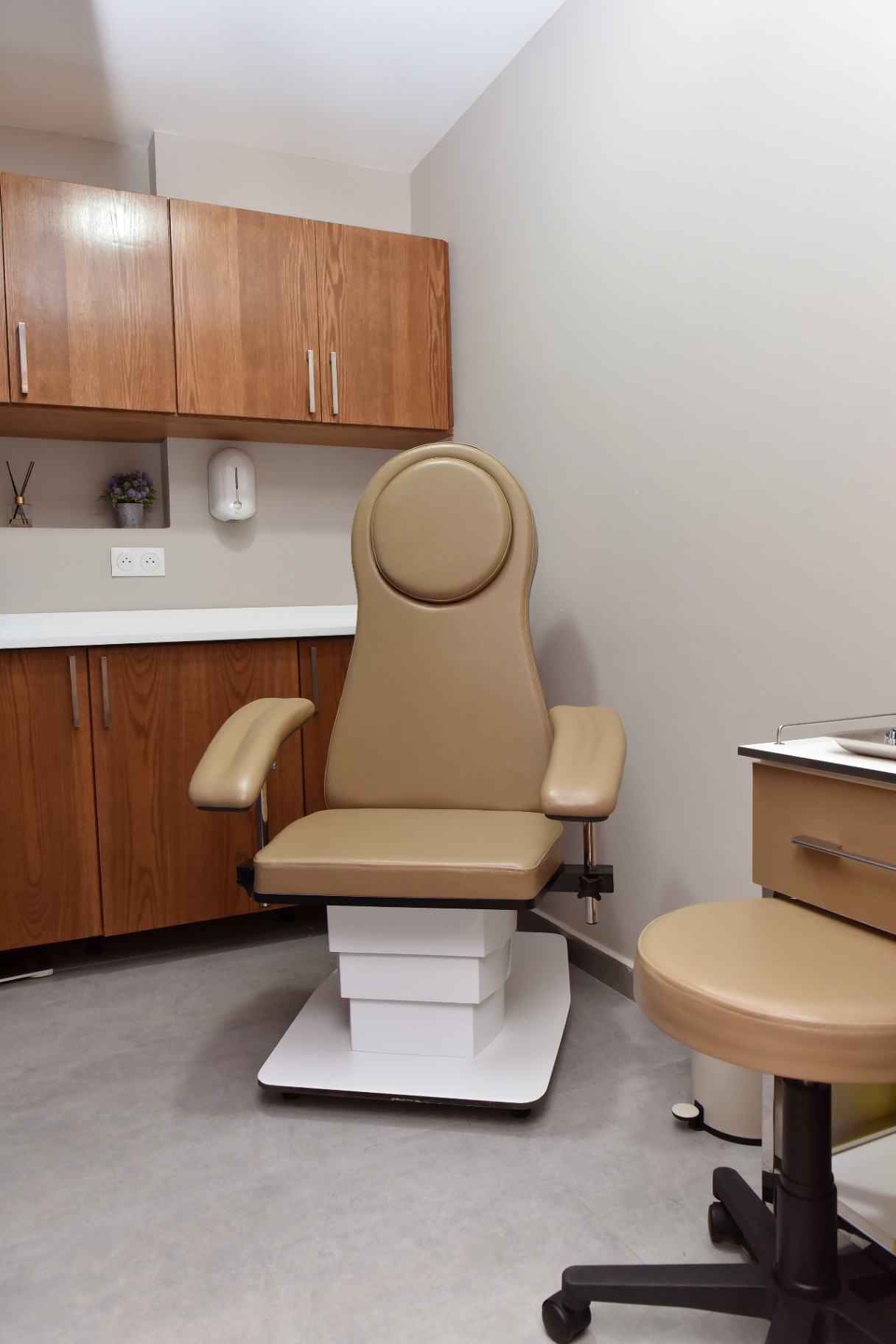 Salle de prélèvement de G Lab Anfa avec fauteuil marron