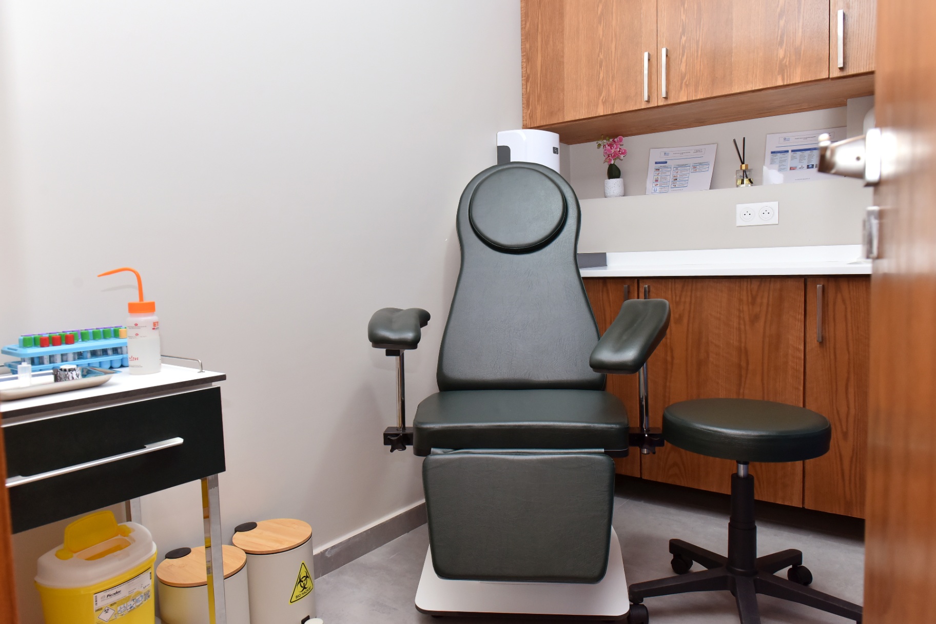 Salle de prélèvement de G Lab Anfa avec fauteuil vert